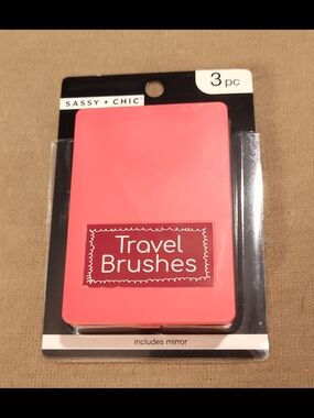 NWT! Sassy+Chic Pink Travel Brushes - 3 Pc